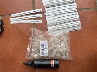 Maquinas y abujas de tatuajes.