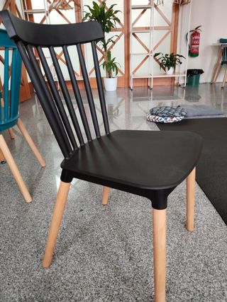 Conjunto de mesa y 4 sillas