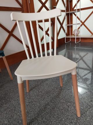 Conjunto de mesa y 4 sillas