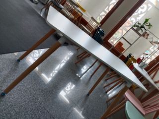 Conjunto de mesa y 4 sillas