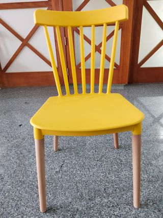Conjunto de mesa y 4 sillas