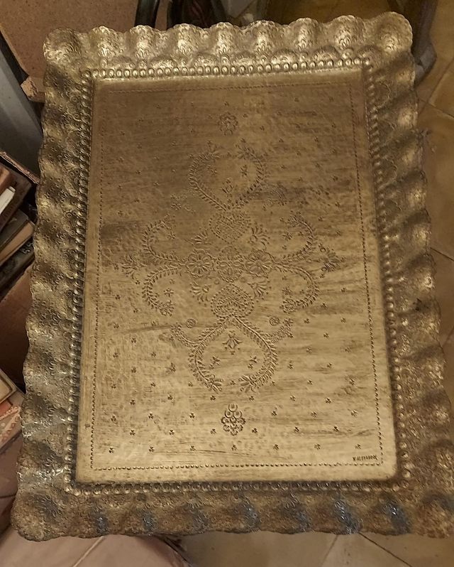 Vassoio antico in metallo