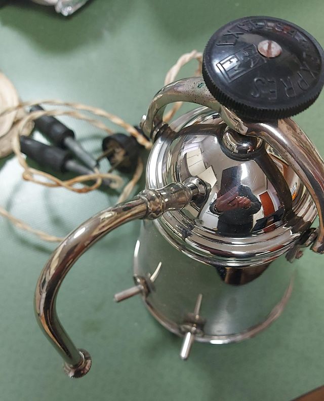 Macchina da caffè espresso degli anni '40