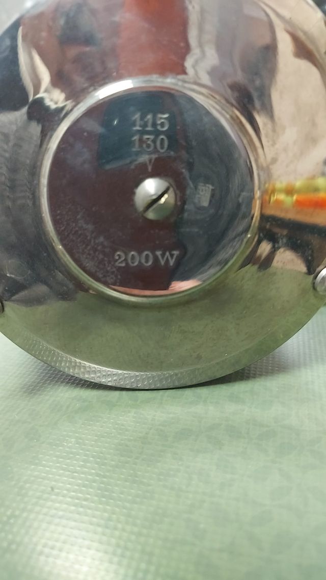 Macchina da caffè espresso degli anni '40