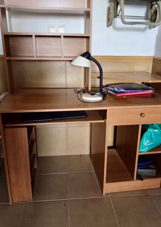 Escritorio y silla 