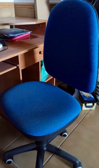 Escritorio y silla 