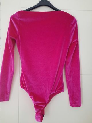 Body terciopelo fucsia de Zara