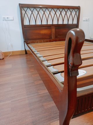 Cama matrimonio antigua modelo cisnes 