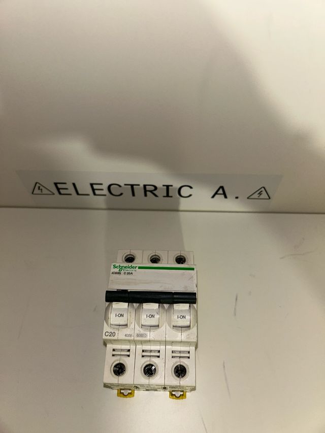 Magnetotermico Schneider 3polos