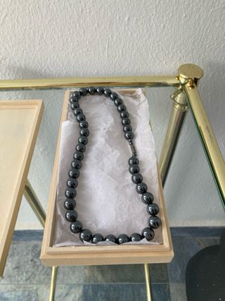 Gargantilla Simil Perlas Gris en Estuche madera