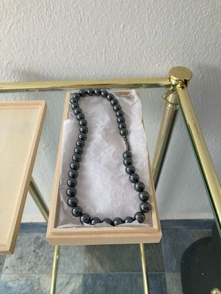 Gargantilla Simil Perlas Gris en Estuche madera