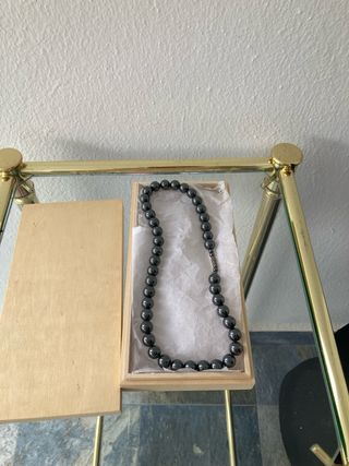 Gargantilla Simil Perlas Gris en Estuche madera