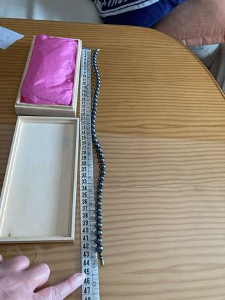 Gargantilla Simil Perlas Gris en Estuche madera