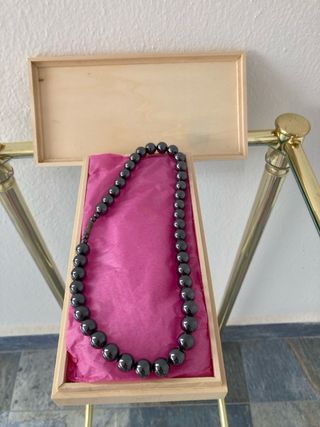 Gargantilla Simil Perlas Gris en Estuche madera