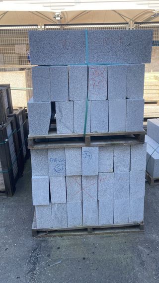 Bordillo de granito gris de 26x14