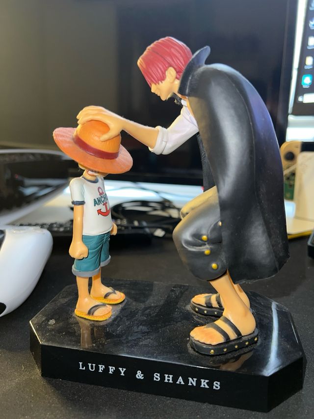 FIGURA LUFFY SHANKS ONE PIECE