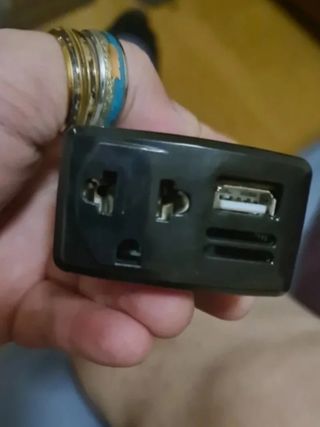 Adaptador INVERSOR de Coche de 12v-24v a 220v 10W