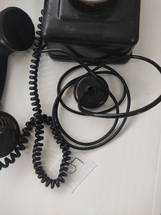 Teléfono antiguo de pared .vintage