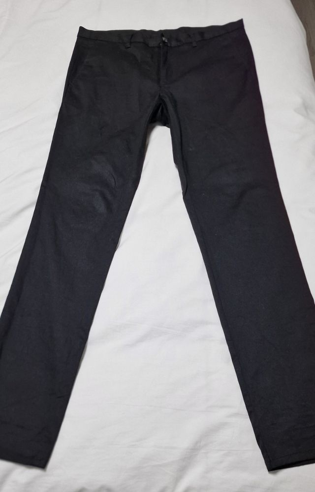 Pantalon Chino Negro de Mango