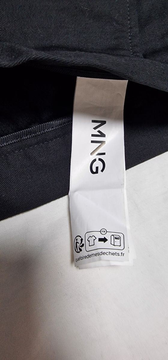 Pantalon Chino Negro de Mango