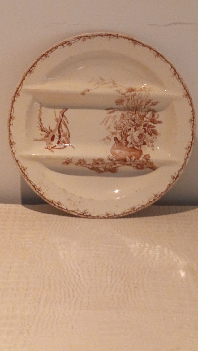 Plato antiguo de Keller - Guerin en Luneville.