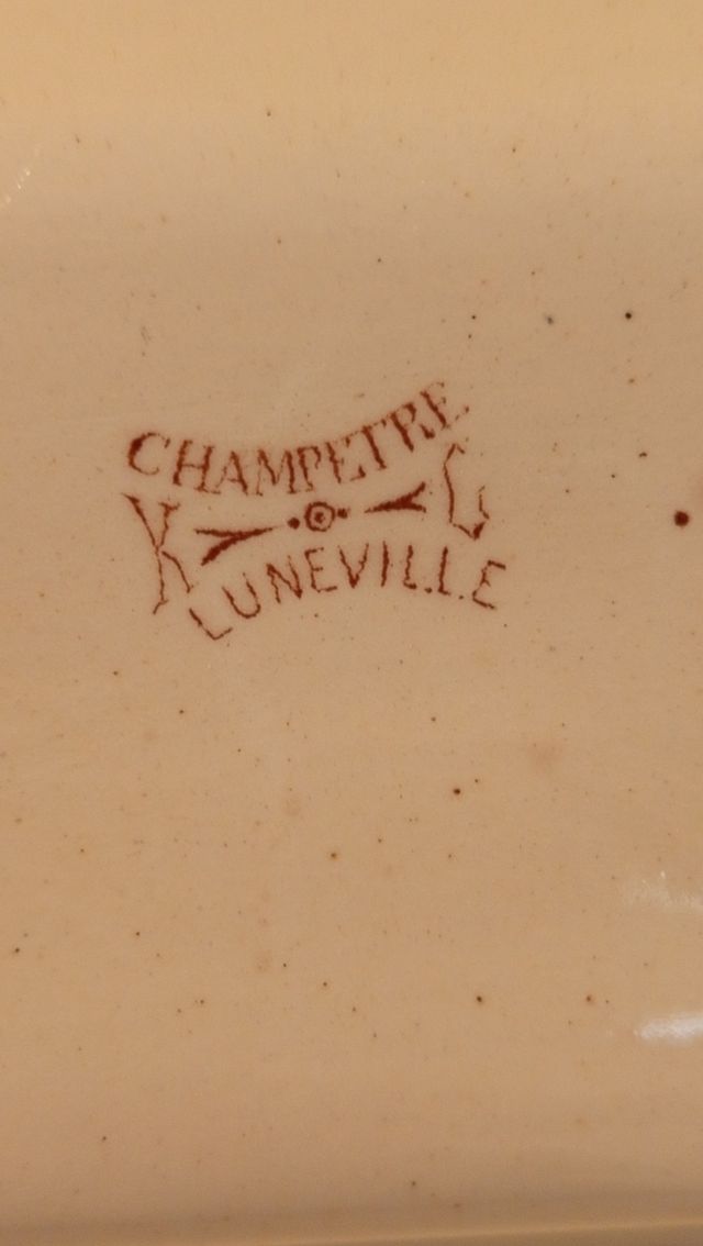 Plato antiguo de Keller - Guerin en Luneville.