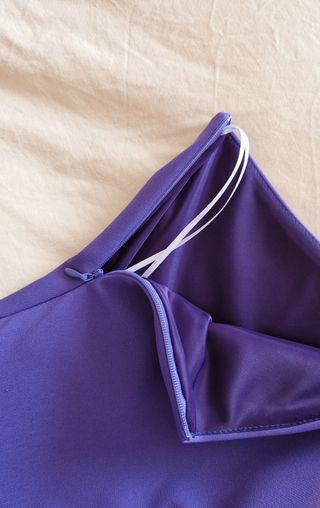 Abito da ospite aderente viola