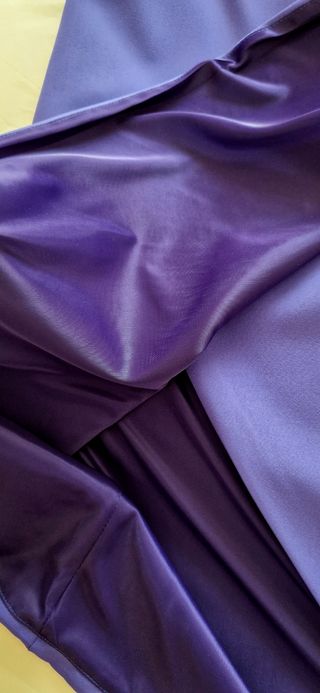 Abito da ospite aderente viola