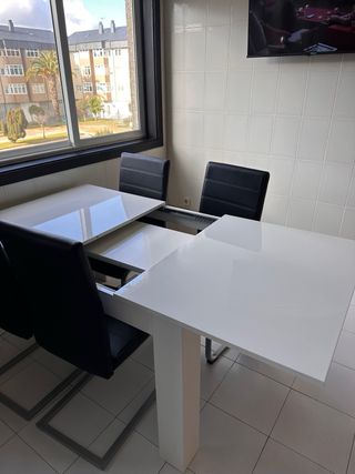 Mesa cocina // comedor blanca brillante