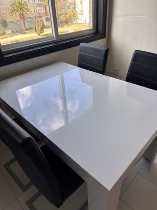 Mesa cocina // comedor blanca brillante