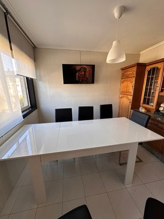 Mesa cocina // comedor blanca brillante