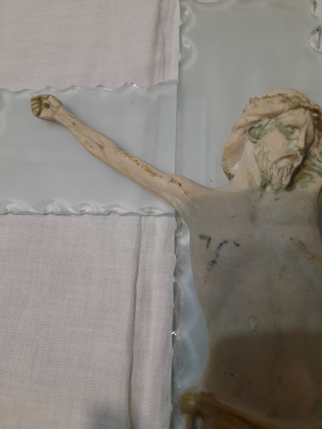 Croce in ceramica vintage