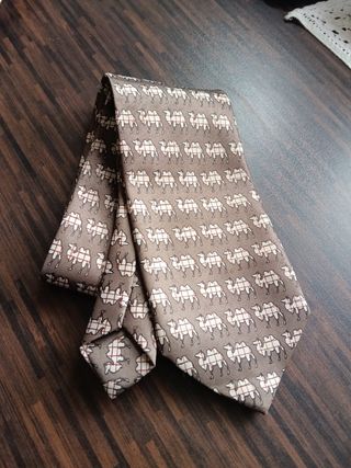 Corbata camello