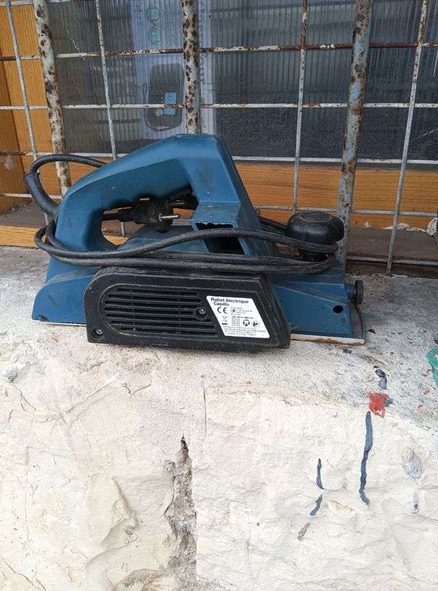 Cepillo eléctrico para madera