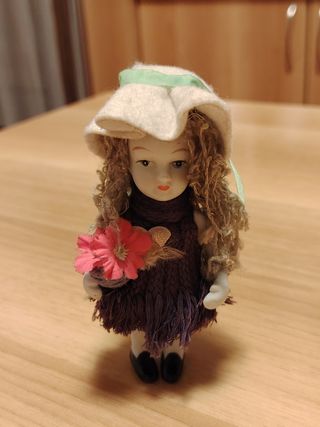 Bambolina ceramica vintage 