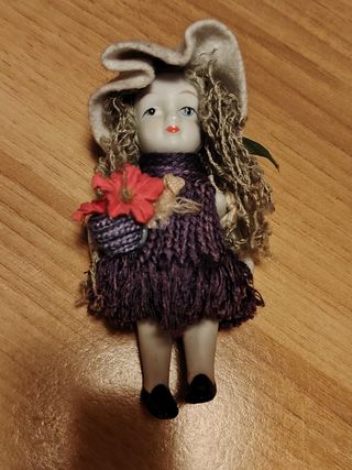Bambolina ceramica vintage 