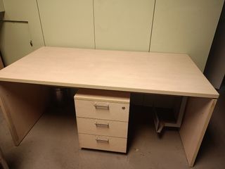 Buck melamina con ruedas y 3 cajones color arce