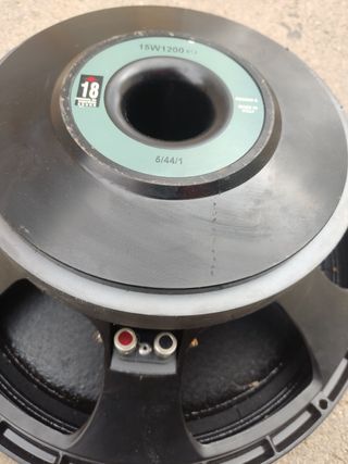 Altavoz. Bafles. Parlante . Woofer