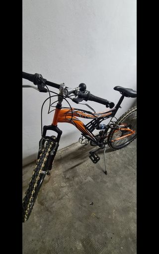Nuovissima bicicletta mountain bike