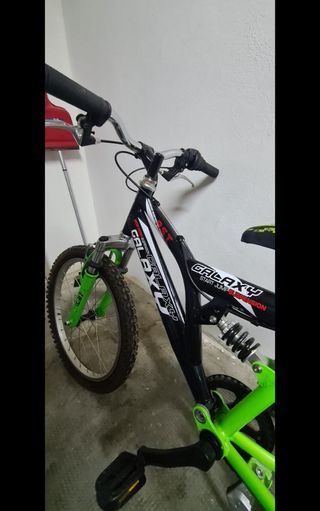 Nuovissima bicicletta mountain bike 