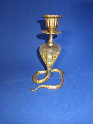 CANDELABRO DE LATON FORMA DE COBRA