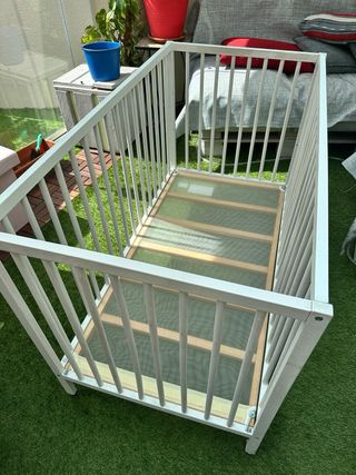 Cuna ikea y trona ( regalo humidificador aparte)