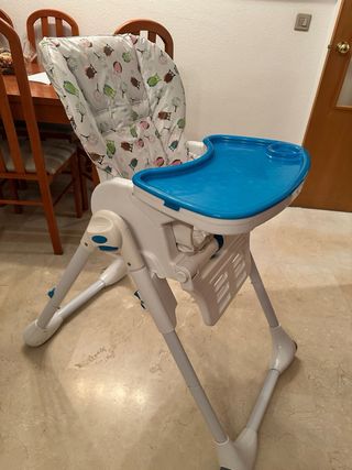 Cuna ikea y trona ( regalo humidificador aparte)