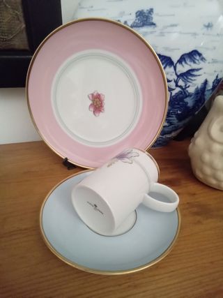 Chávena café vista Alegre e prato do bolo