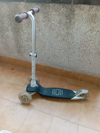 Patín de 3 ruedas con luces