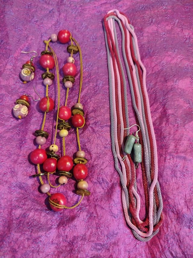 BISUTERÍA COLLARES PULSERAS PENDIENTES