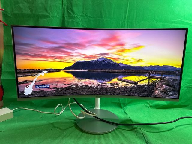Monitor curvo panorámico Samsung QLED 34”
