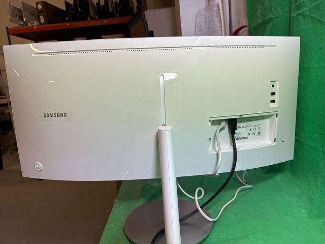 Monitor curvo panorámico Samsung QLED 34”