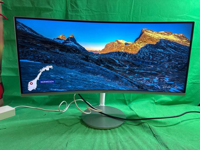Monitor curvo panorámico Samsung QLED 34”
