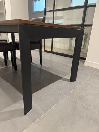 Mesa comedor o reuniones madera BoConcept
